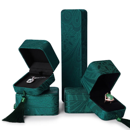 Green Silk Tassel Ring Gift Box H122