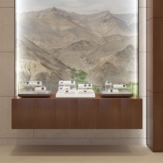 White Metal Microfiber Watch Stand Set TT143