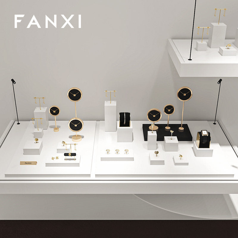 OIRLV high end Black Baking paint and metal jewelry display : TT330