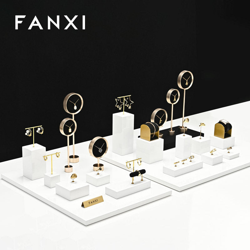 OIRLV high end Black Baking paint and metal jewelry display : TT330