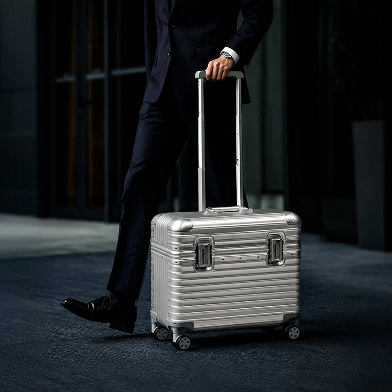 OIRLV Luxury Silver Alloy Velvet Jewelry Rolling Case : X080
