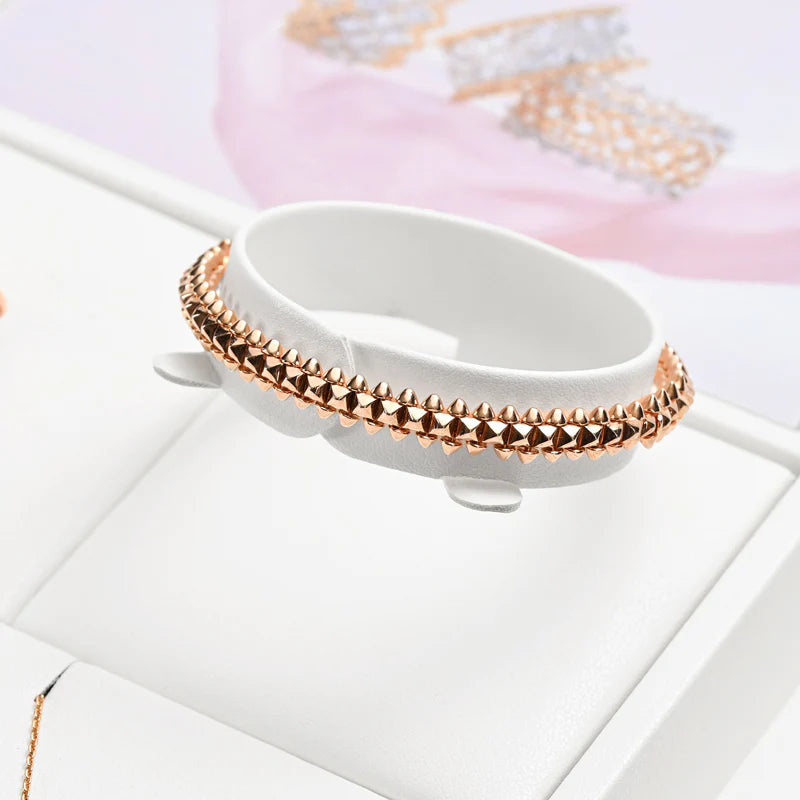 Oirlv White PU Leather Earrings Ring Necklace Jewelry Display Set TT323