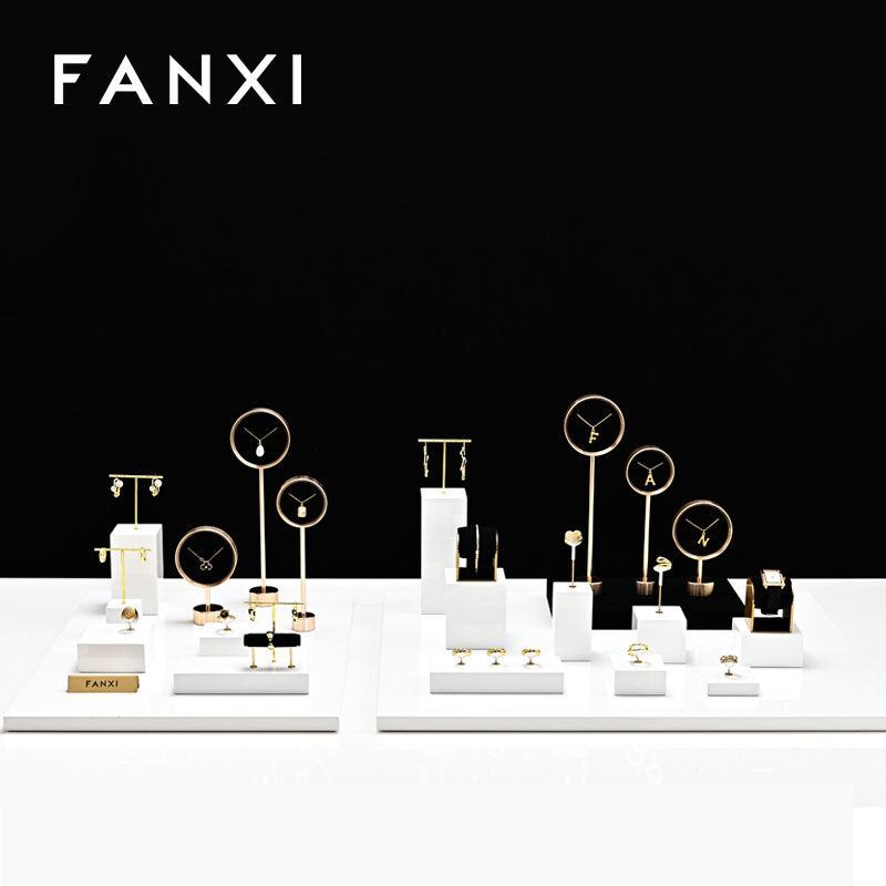 OIRLV high end Black Baking paint and metal jewelry display : TT330