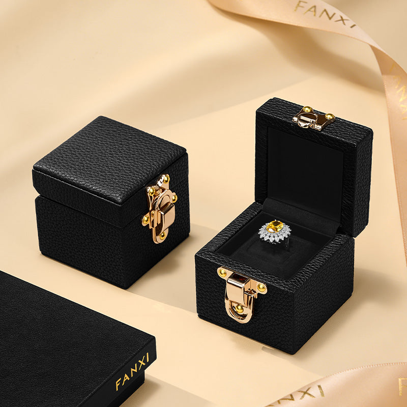 Lychee-patterned ring box.H20701