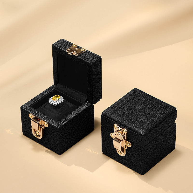 Lychee-patterned ring box.H20701
