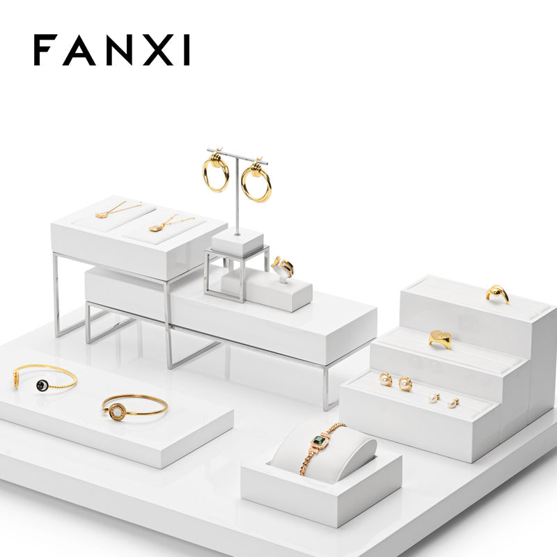 OIRLV factory white PU leather jewelry display with metal frame : TT277
