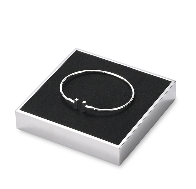 OIRLV luxury black microfiber jewelry display stand with metal frame ：JS110