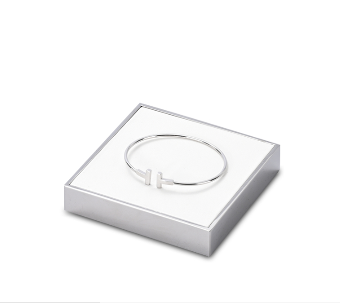 OIRLV luxury white microfiber jewelry display stand with smooth metal ：JS111