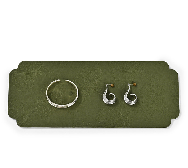 OIRLV Fashion Polychrome Silk Jewelry Display Tray：P228