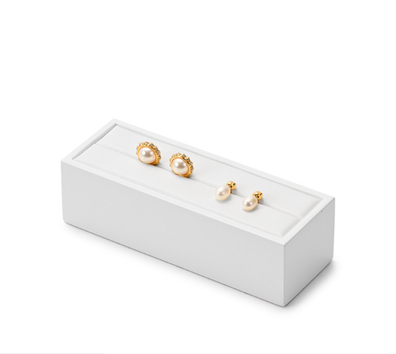 OIRLV factory white PU leather jewelry display with metal frame : TT277