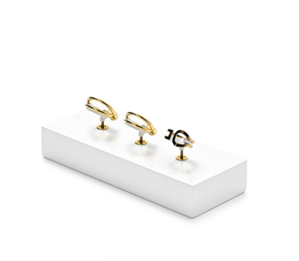 OIRLV high end Black Baking paint and metal jewelry display : TT330