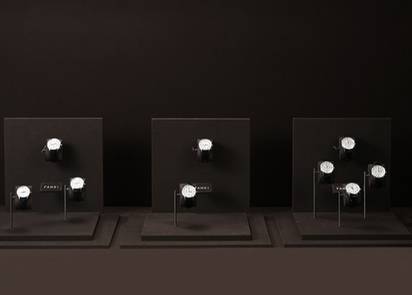 OIRLV Premium-style jewelry display stands—high-end props for rings and necklaces.
