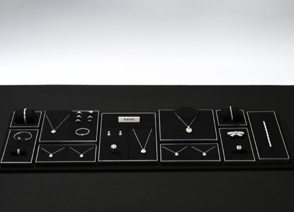 OIRLV Premium-style jewelry display stands—high-end props for rings and necklaces.