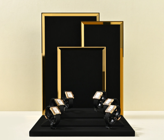 OIRLV Premium-style jewelry display stands—high-end props for rings and necklaces.