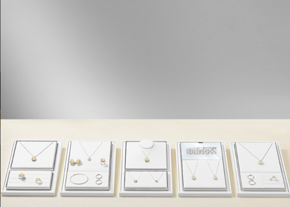 OIRLV Premium-style jewelry display stands—high-end props for rings and necklaces.