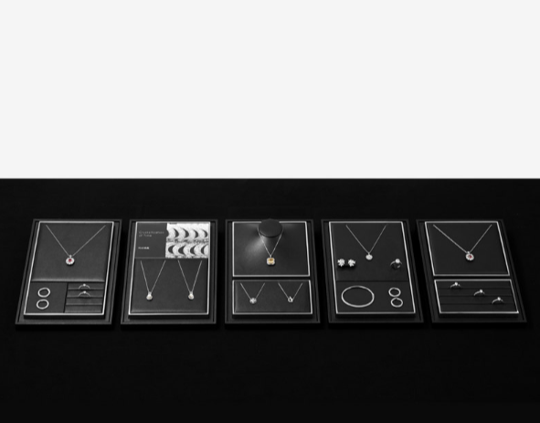 OIRLV Premium-style jewelry display stands—high-end props for rings and necklaces.
