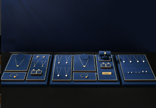 OIRLV Premium-style jewelry display stands—high-end props for rings and necklaces.