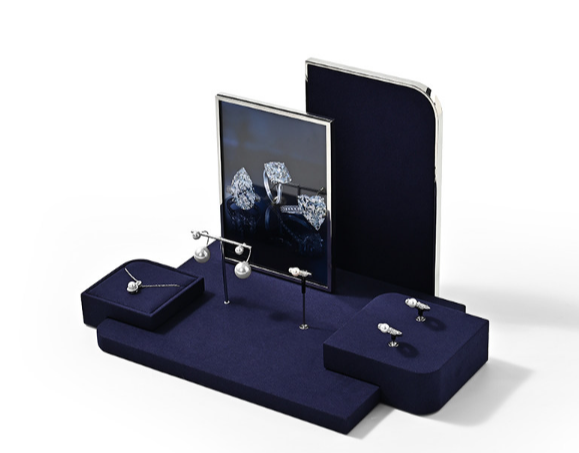 OIRLV Premium-style jewelry display stands—high-end props for rings and necklaces.