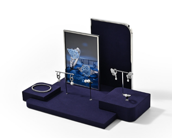 OIRLV Premium-style jewelry display stands—high-end props for rings and necklaces.