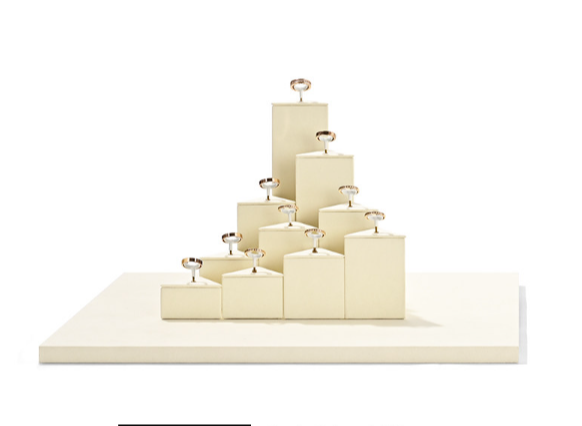 OIRLV Premium-style jewelry display stands—high-end props for rings and necklaces.