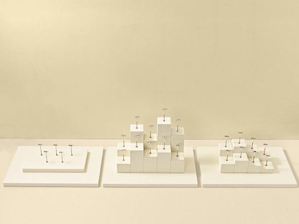 OIRLV Premium-style jewelry display stands—high-end props for rings and necklaces.