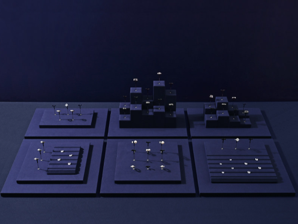 OIRLV Premium-style jewelry display stands—high-end props for rings and necklaces.