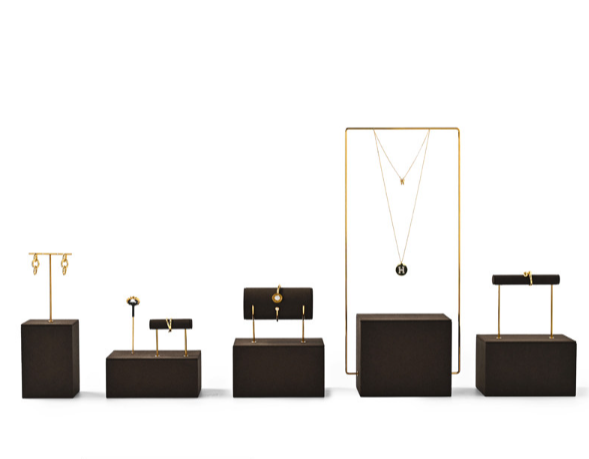 OIRLV Premium-style jewelry display stands—high-end props for rings and necklaces.
