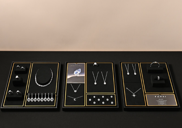 OIRLV Premium-style jewelry display stands—high-end props for rings and necklaces.