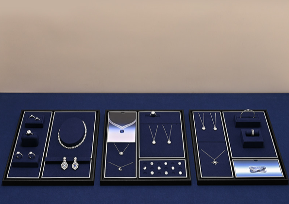 OIRLV Premium-style jewelry display stands—high-end props for rings and necklaces.