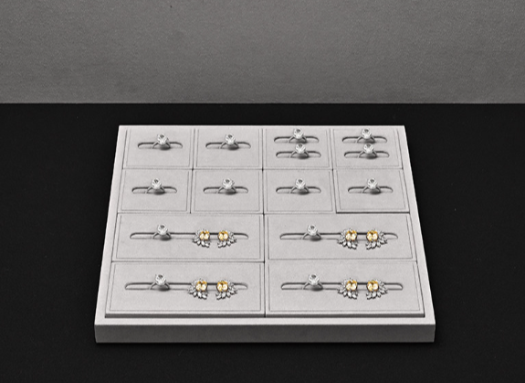 OIRLV Premium-style jewelry display stands—high-end props for rings and necklaces.