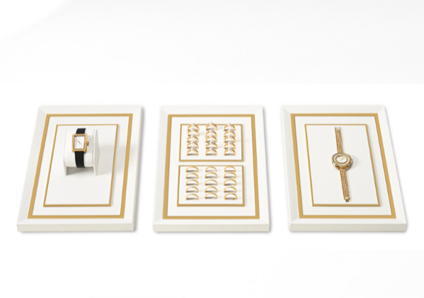 OIRLV Premium-style jewelry display stands—high-end props for rings and necklaces.
