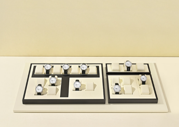 OIRLV Premium-style jewelry display stands—high-end props for rings and necklaces.