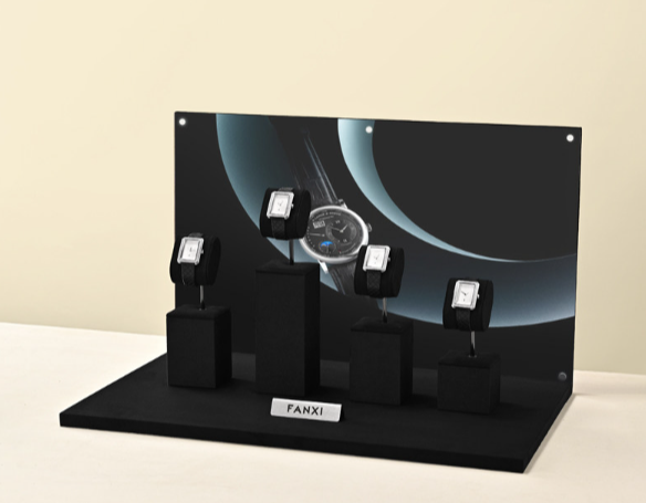 OIRLV Premium-style jewelry display stands—high-end props for rings and necklaces.