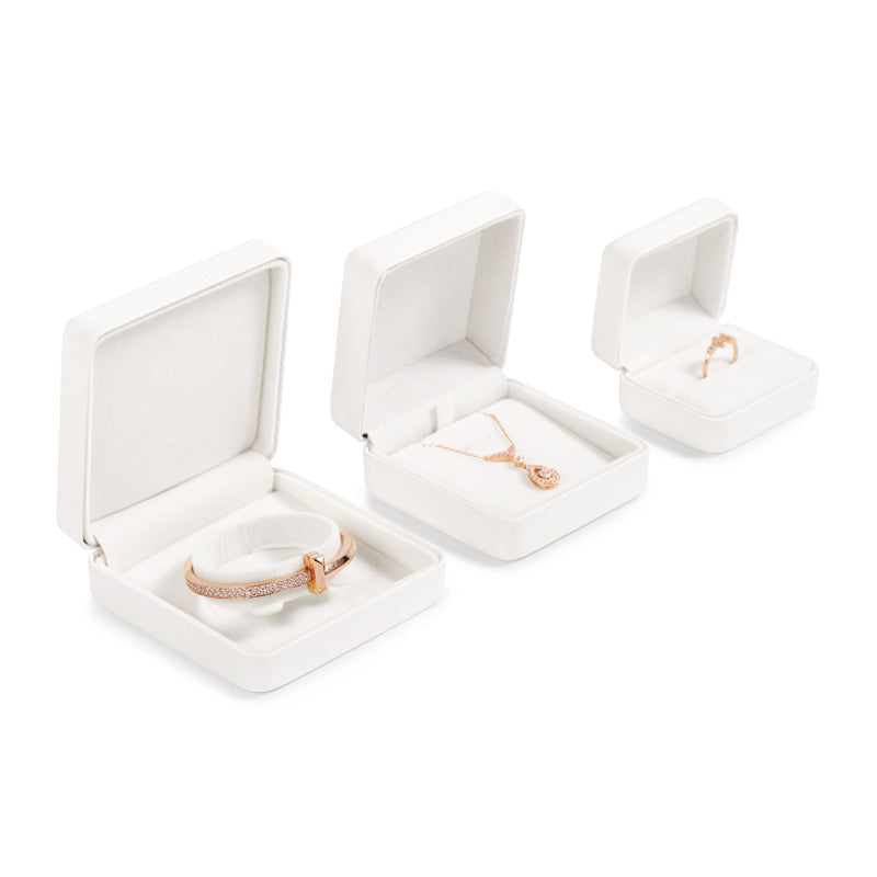 Elegant White Leatherette Necklace Pendant Box H134