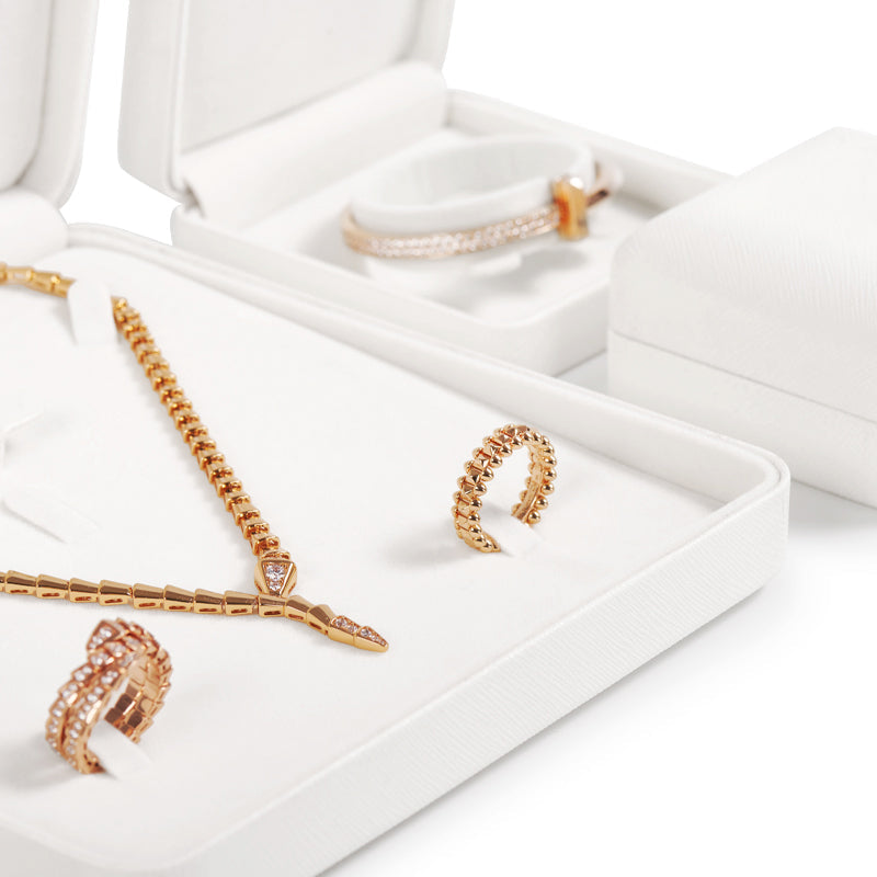 Elegant White Leatherette Necklace Pendant Box H134