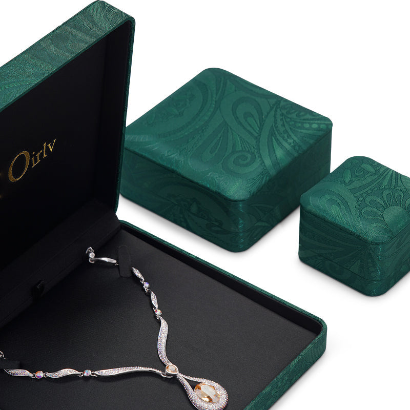 Green Silk Necklace Pendant Gift Box H118